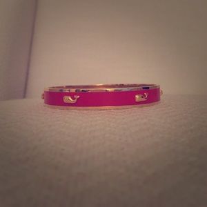 Vineyard Vines raised whale bangle